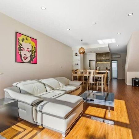 Sleek Modern Pad Next To Spark Arena Free Parking Auckland Bagian luar foto