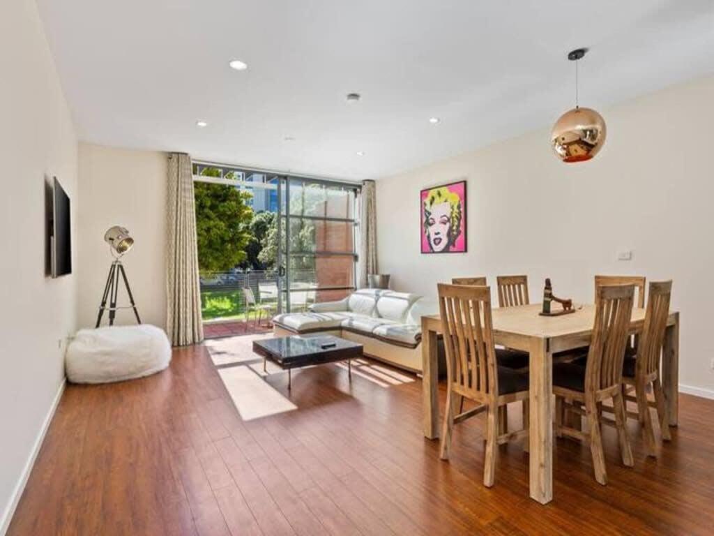 Sleek Modern Pad Next To Spark Arena Free Parking Auckland Bagian luar foto