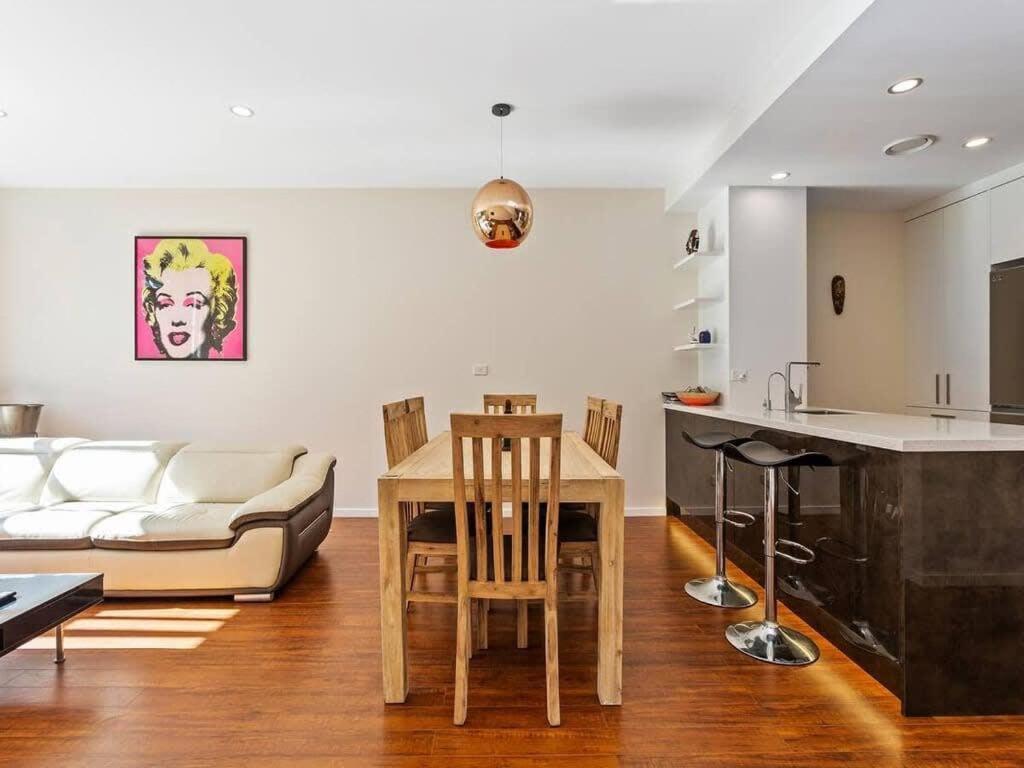 Sleek Modern Pad Next To Spark Arena Free Parking Auckland Bagian luar foto