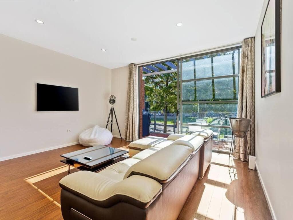 Sleek Modern Pad Next To Spark Arena Free Parking Auckland Bagian luar foto
