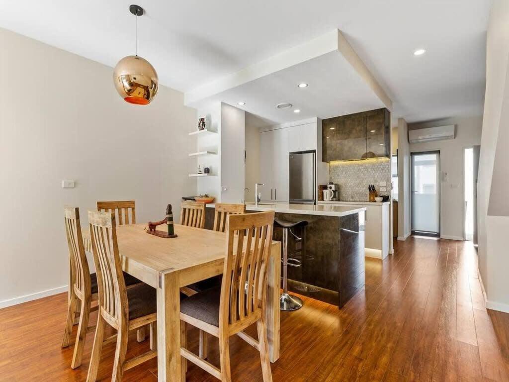 Sleek Modern Pad Next To Spark Arena Free Parking Auckland Bagian luar foto